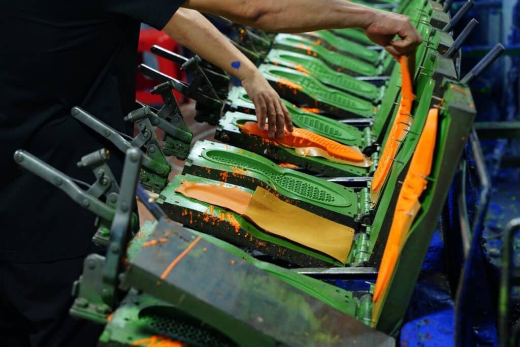 Custom molded insole manufacturing process in a factory