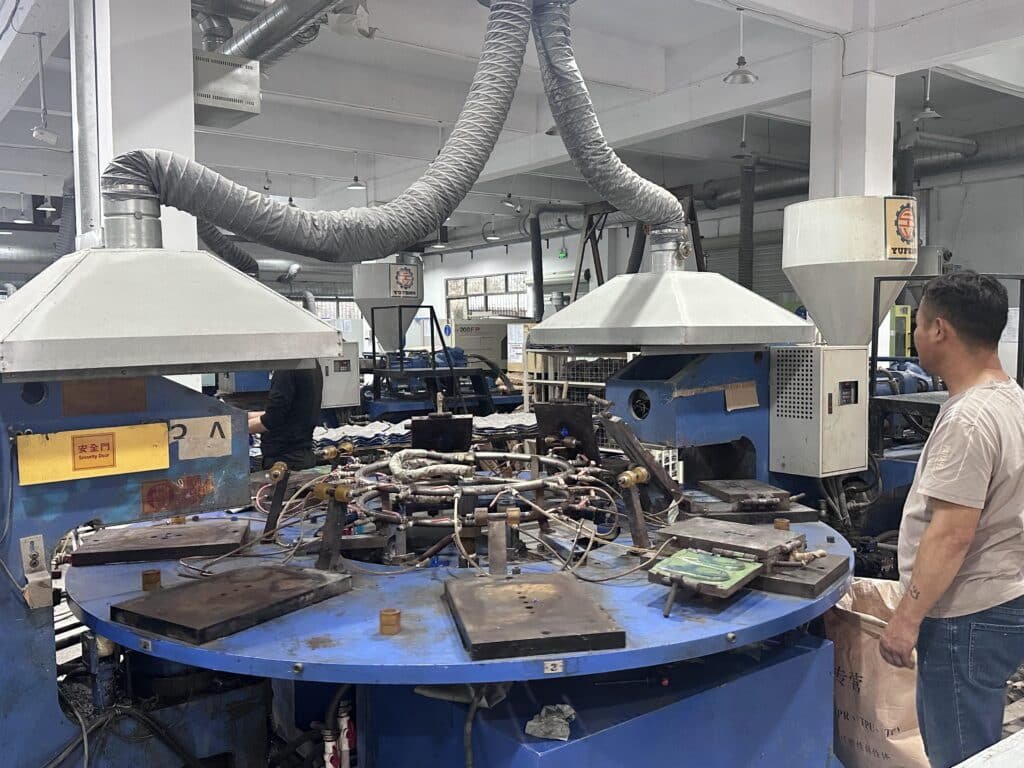 Insole mold manufacturing equipment for custom insole production