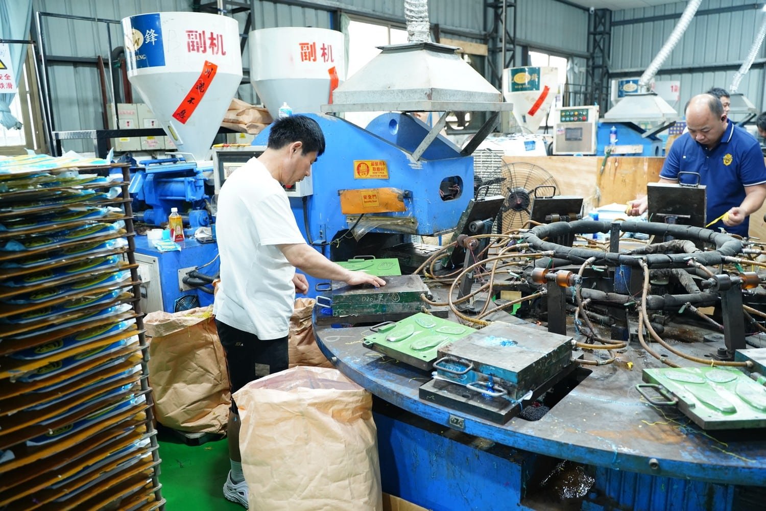 Shoe insole manufacturing and molding process in a factory production line