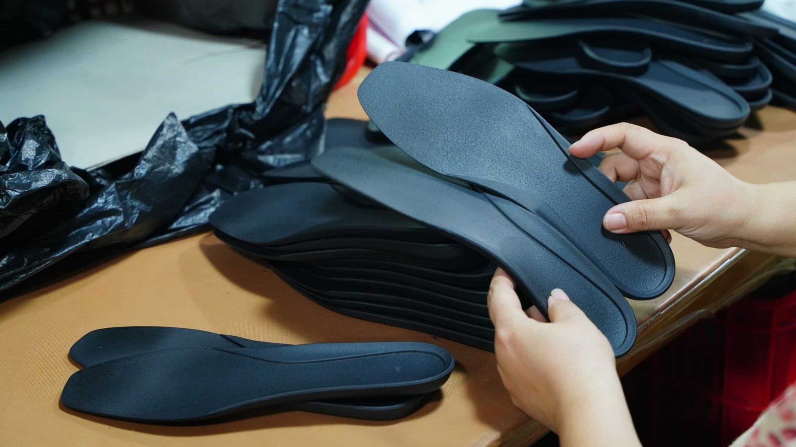 From raw material inspection to finished product checking, our quality team carefully evaluates each production stage to deliver reliable, high-quality insoles with consistent performance for global customers.